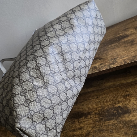 Gucci Gray Monogram Tote Bag - Picture 4 of 14